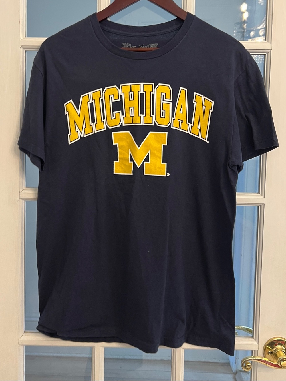 THE VICTORY Men’s Michigan Wolverines Navy Maize Graphic T Shirt M